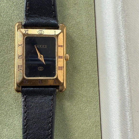 Ladies Vintage Gucci watch 4200 L - Picture 7 of 7